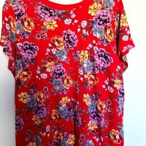 Torrid Classic Fit T-shirt Size 3 Red Floral